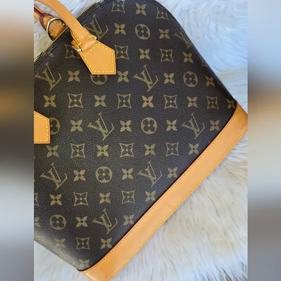 Authentic Louis Vuitton Alma PM - Picture 3 of 17
